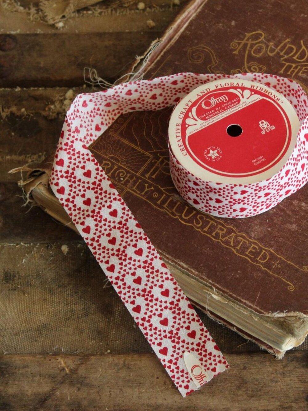 Vintage 1980s 1990s Offray Heart Ribbon Trim, 1 .5 Inch Wide 47" long - Picture 2 of 10